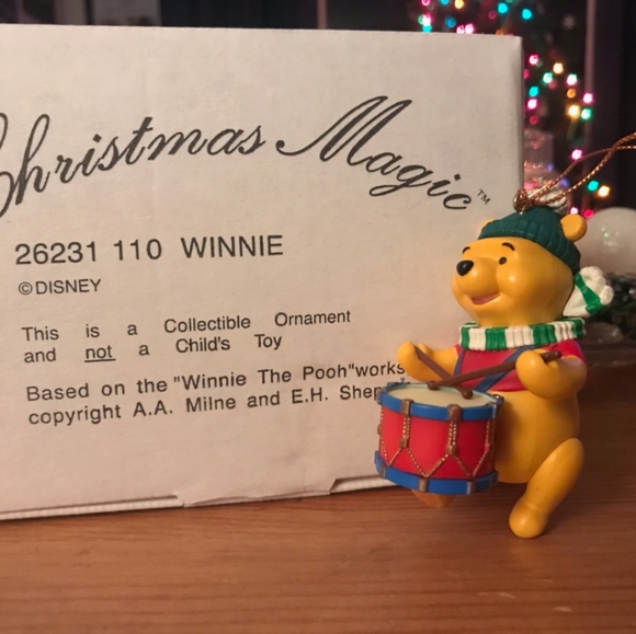 Disney's Christmas Magic collectable ornament(Winnie-the-Pooh) - Picture 3 of 3